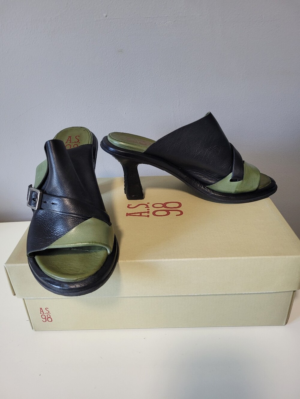 A.S.98 Sagita Two Tone Leather Mule Buckle Sandals, BNIB, Size 39